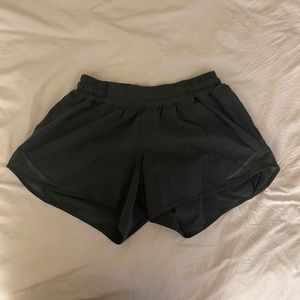 Lululemon dark green hotty hot 4” short